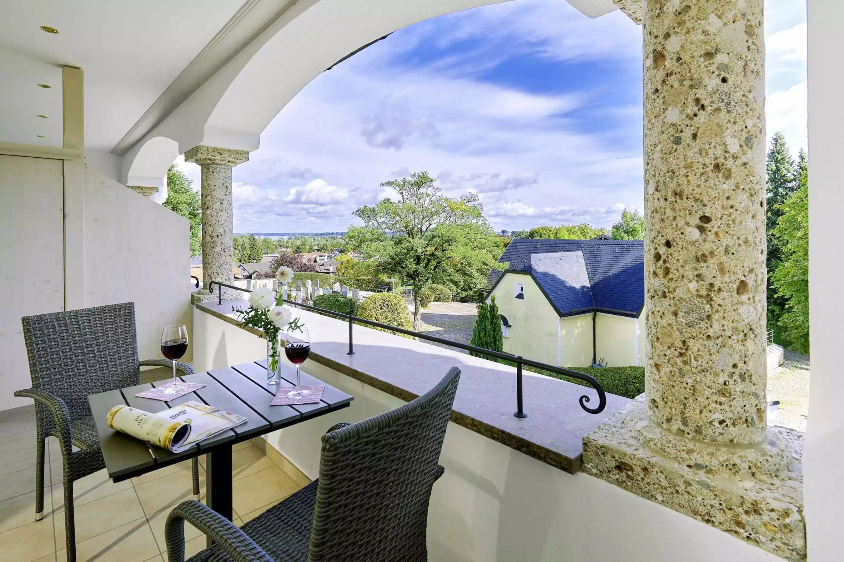 Ferienhaus Bonnschlössl mit 10 Ferienwohnungen am Chiemsee