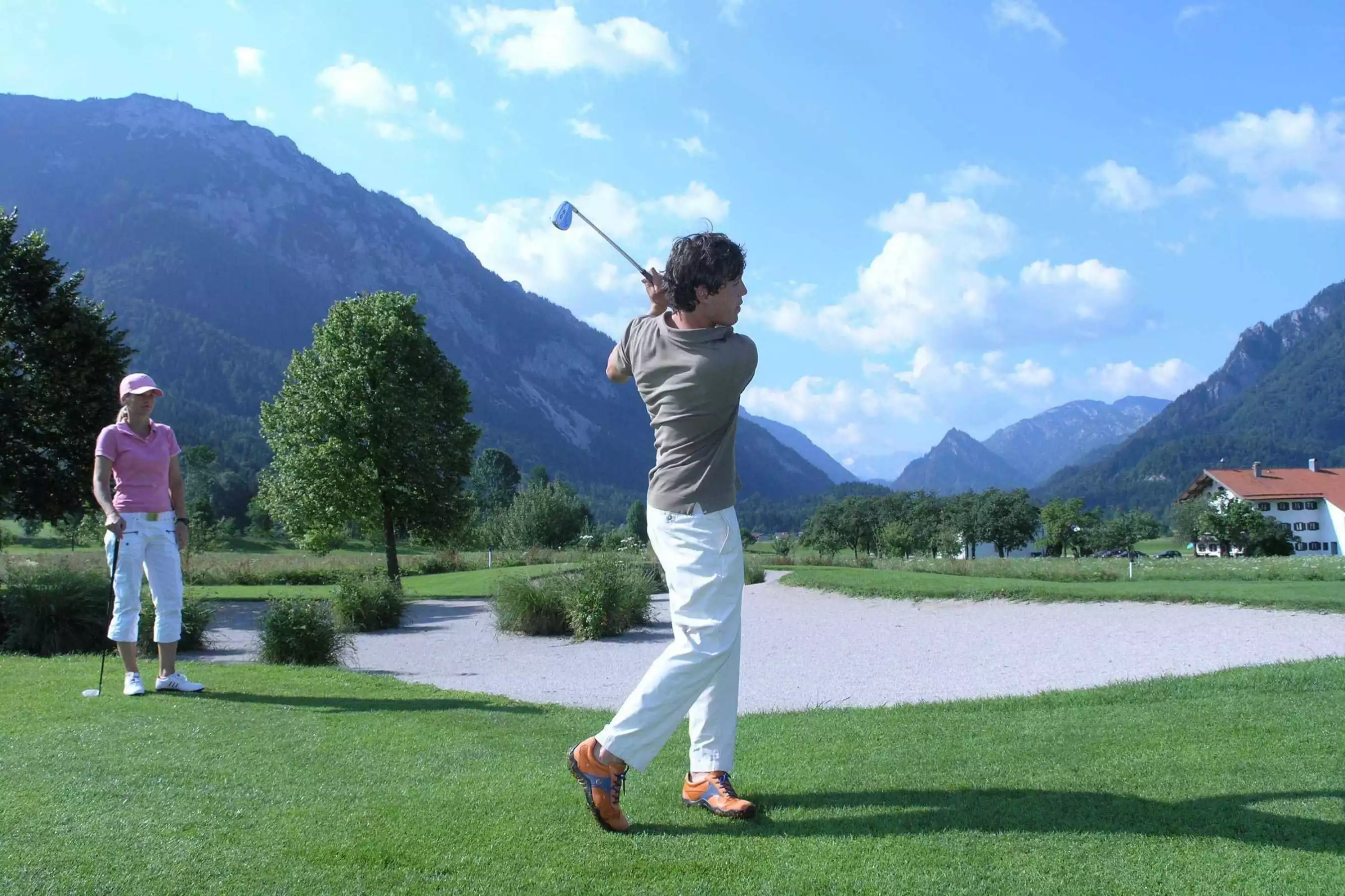 Gepflegte Golfplätze Kurzrasen naturgetreue Anlagen